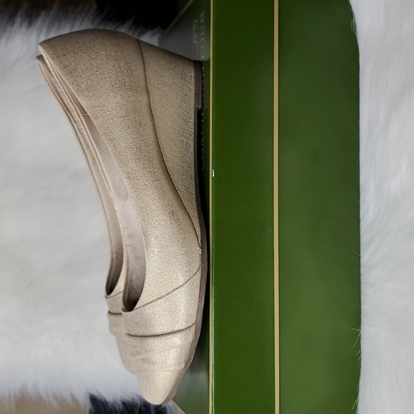 Coach & Four Gold Linen Sammy Wedge Heels with original box - Picture 3 of 9